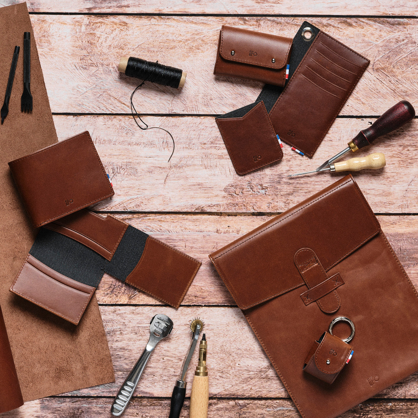 THIB - Étui AirPods 1 & 2 en cuir patiné - Chocolat