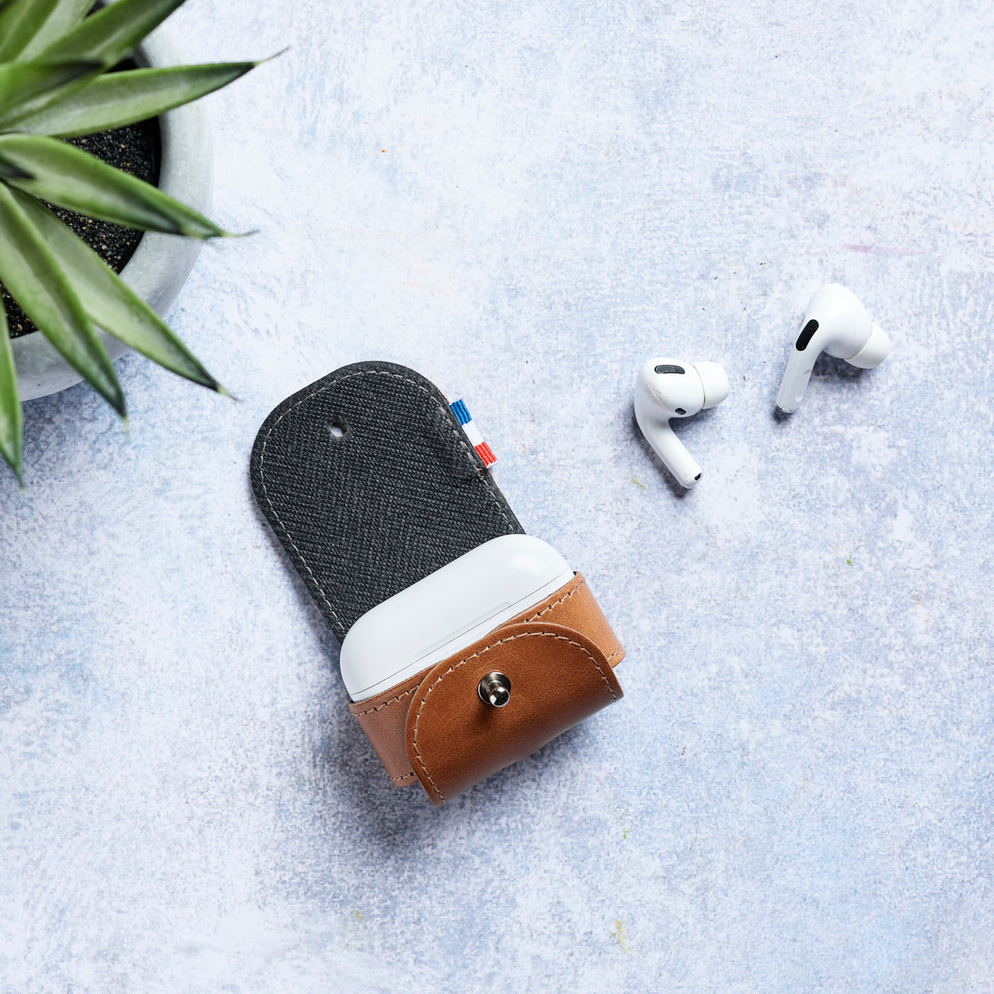 THIB - Étui AirPods Pro en cuir patiné - Cognac