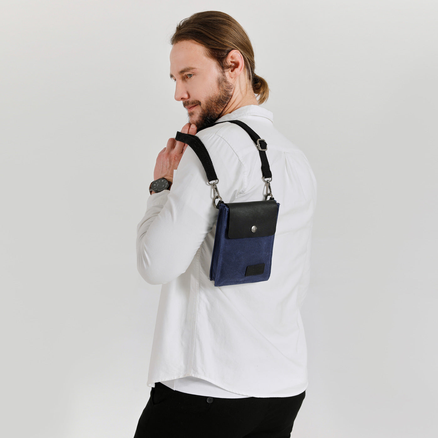 VAL - Pochette bandoulière en cuir véritable et toile enduite - Bleu