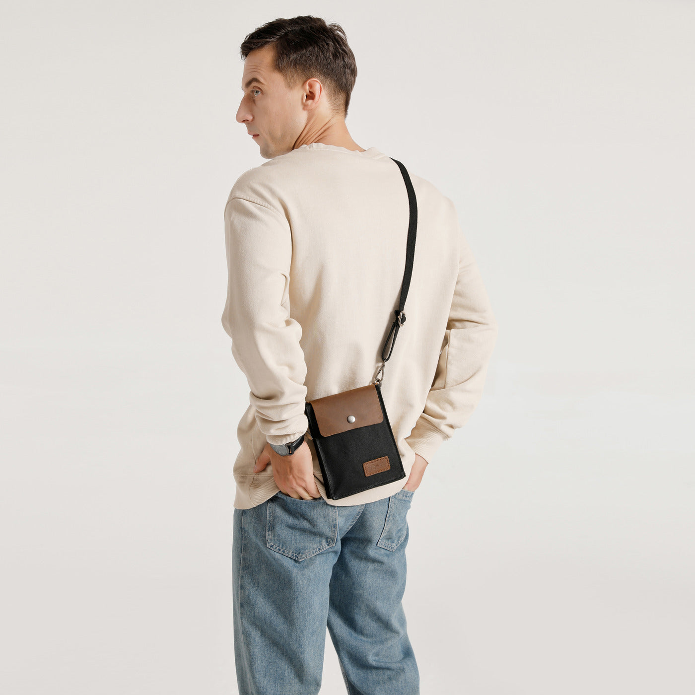 VAL - Pochette bandoulière en cuir véritable et toile enduite - Noir