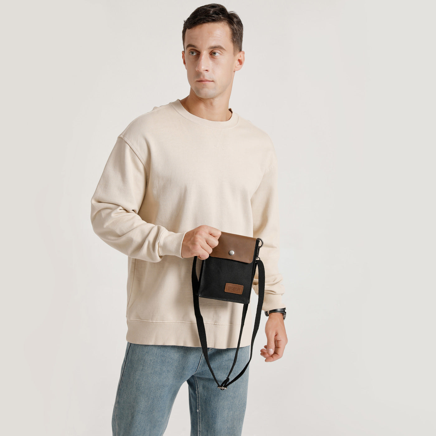 VAL - Pochette bandoulière en cuir véritable et toile enduite - Noir