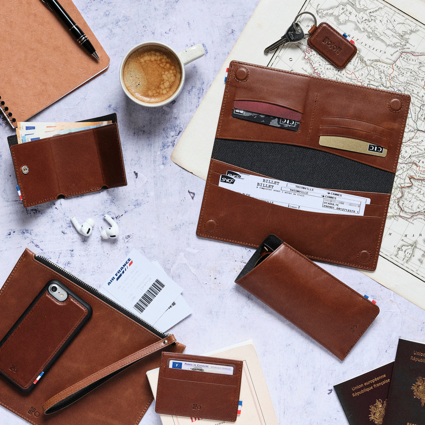 THÉO - Étui à billets en cuir patiné - Chocolat