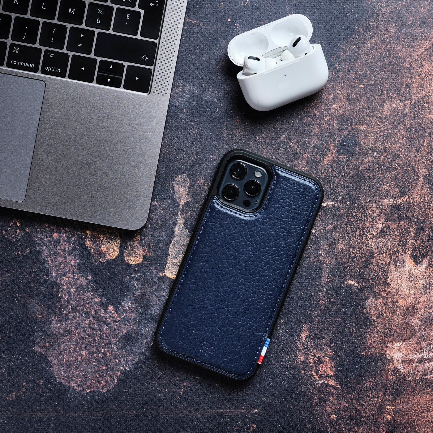 SAM - Coque iPhone 12 / 12 Pro en cuir recyclé - Bleu