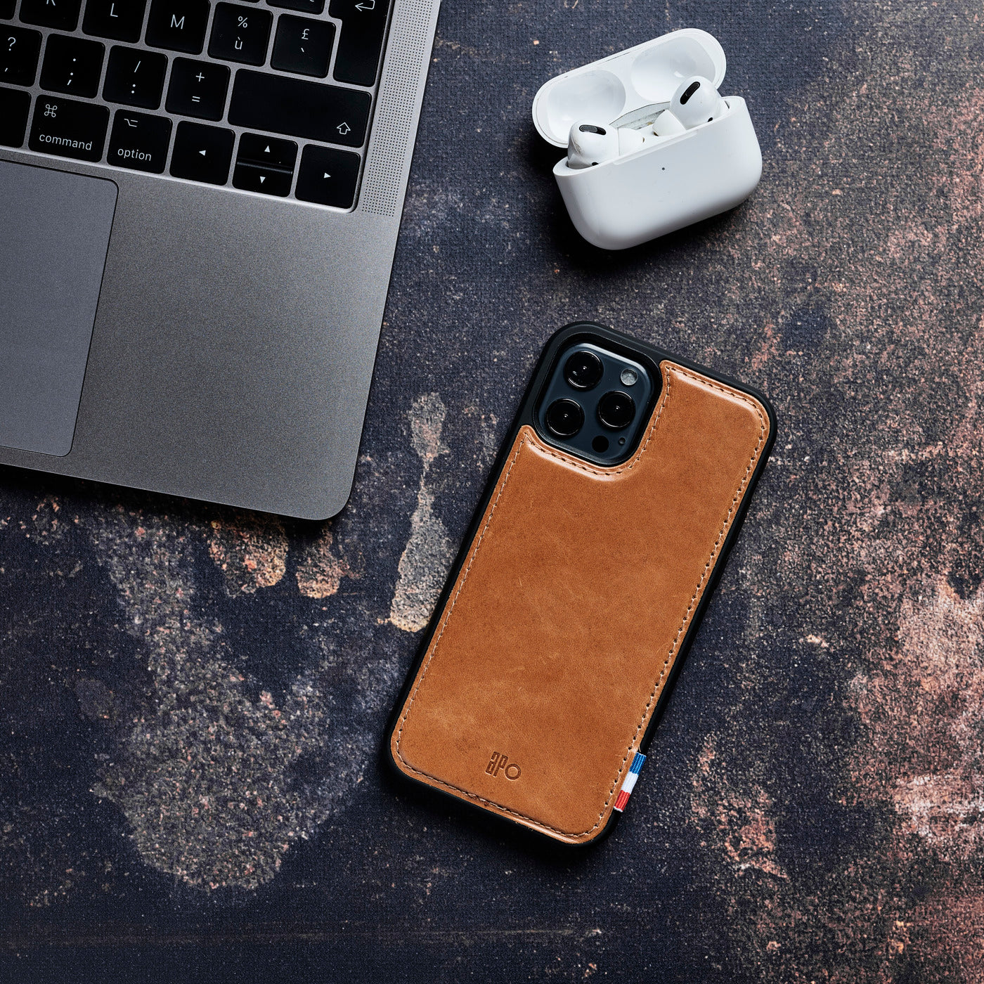 SAM - Coque iPhone 12 / 12 Pro en cuir patiné - Cognac