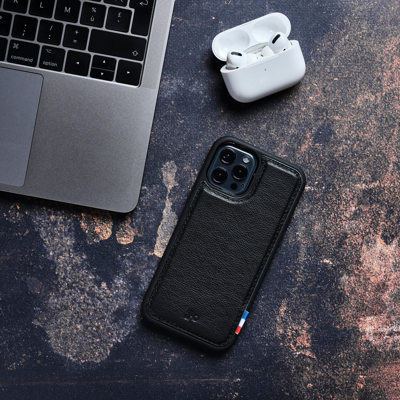 SAM - Coque iPhone 12 / 12 Pro en cuir grainé - noir