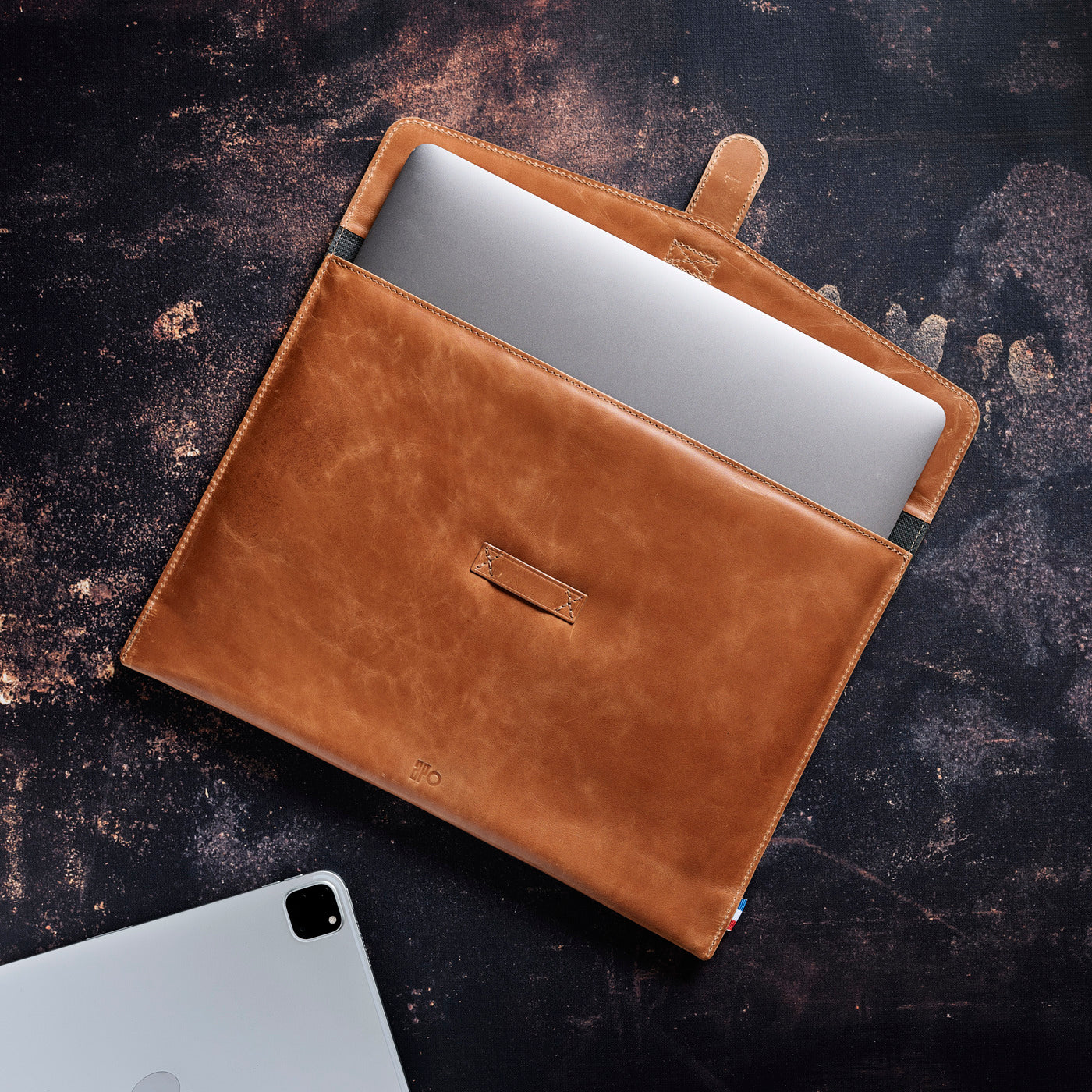 NAT - Housse MacBook Pro 13" / Air 13" en cuir patiné - Cognac