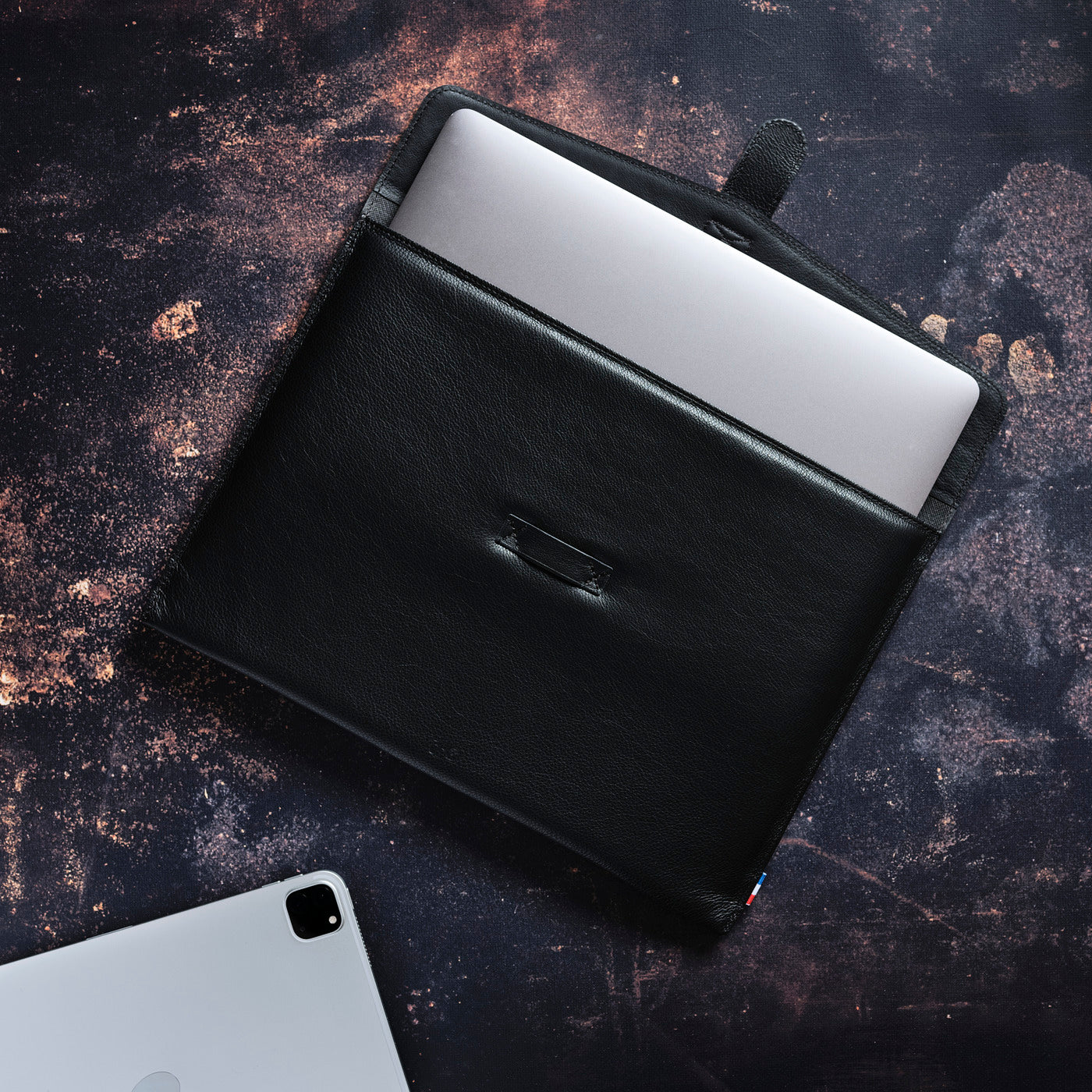 NAT - Housse MacBook Pro 13" / Air 13" en cuir grainé - noir