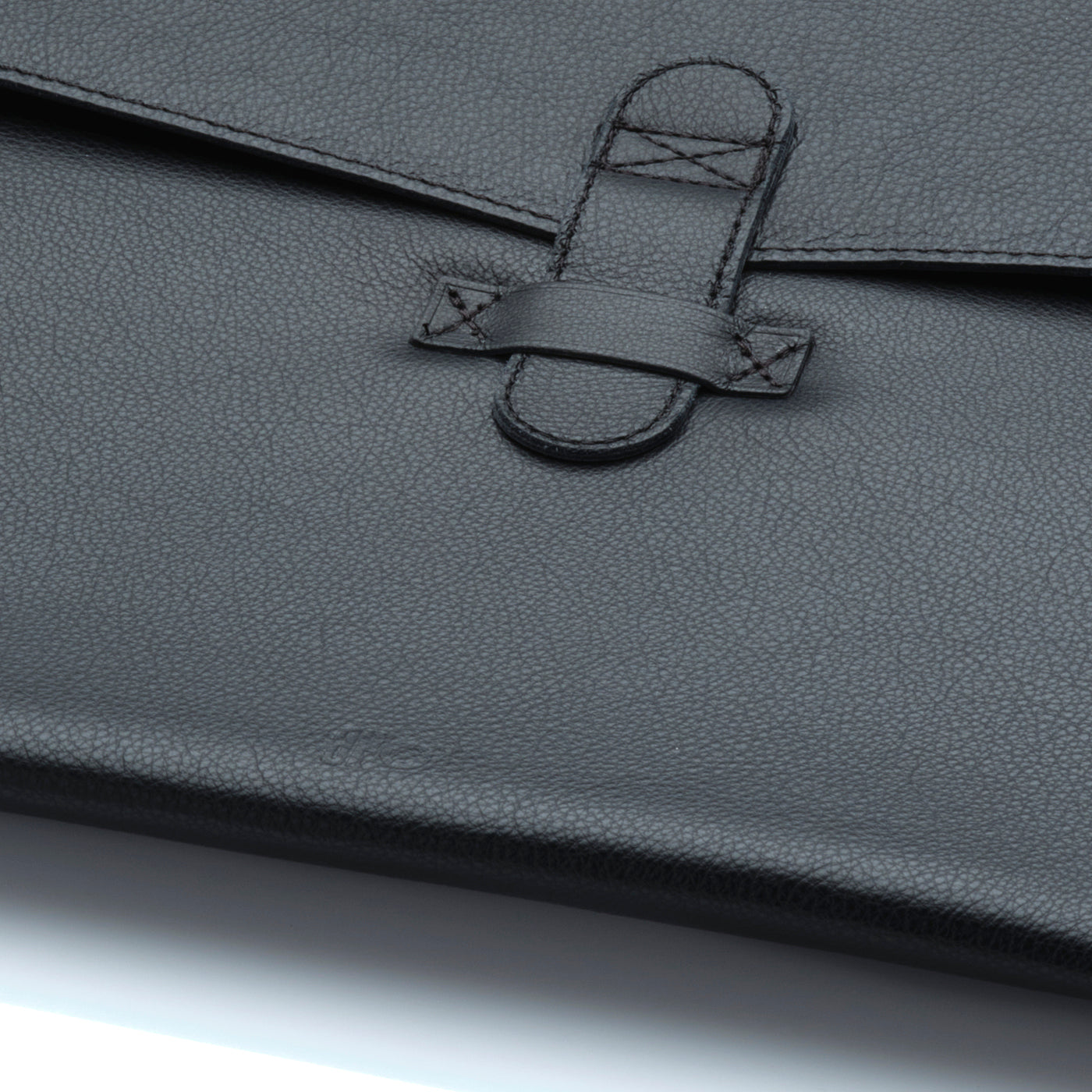 NAT - Housse MacBook Pro 13" / Air 13" en cuir grainé - noir