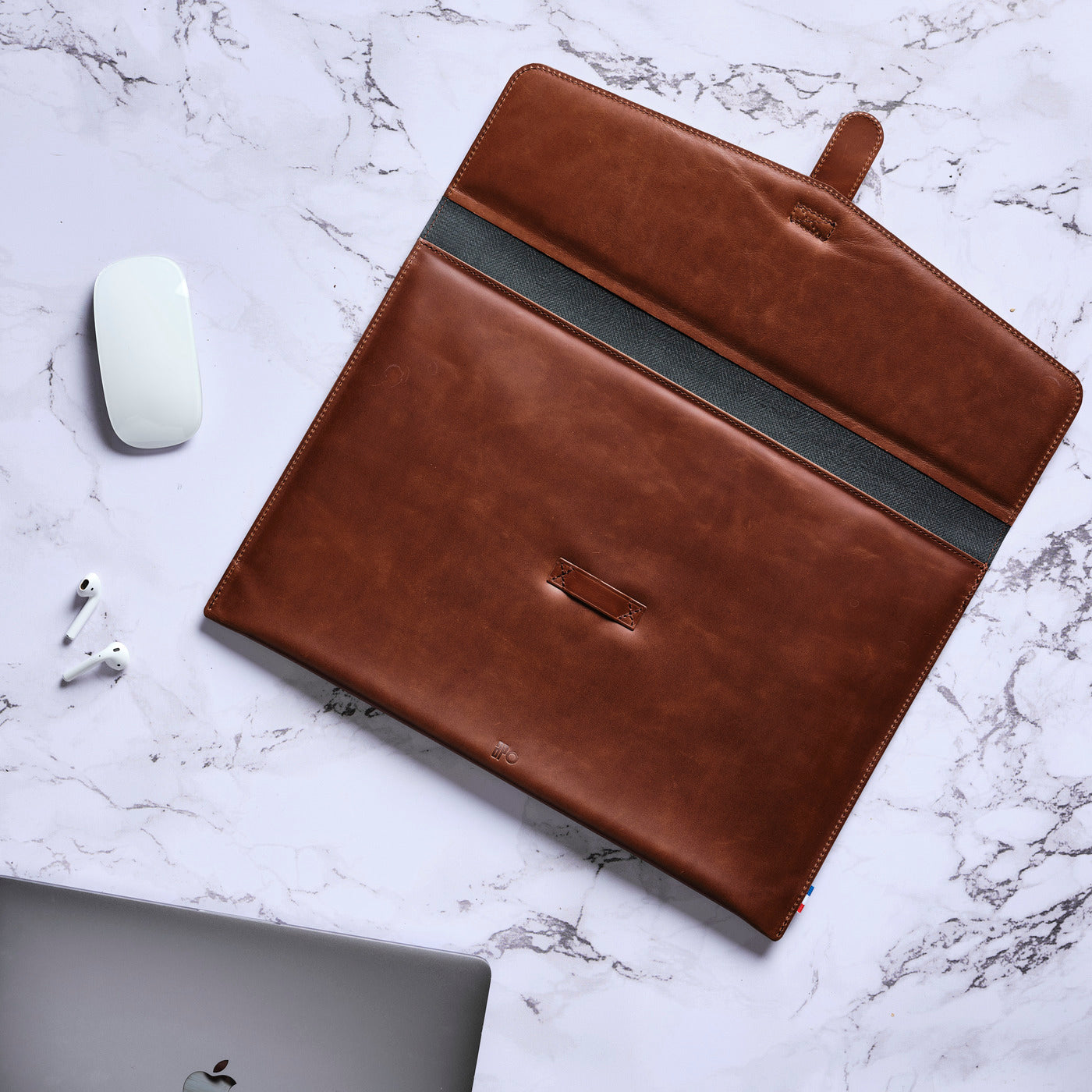 NAT - Housse MacBook Pro 16" / 15" en cuir patiné - Chocolat