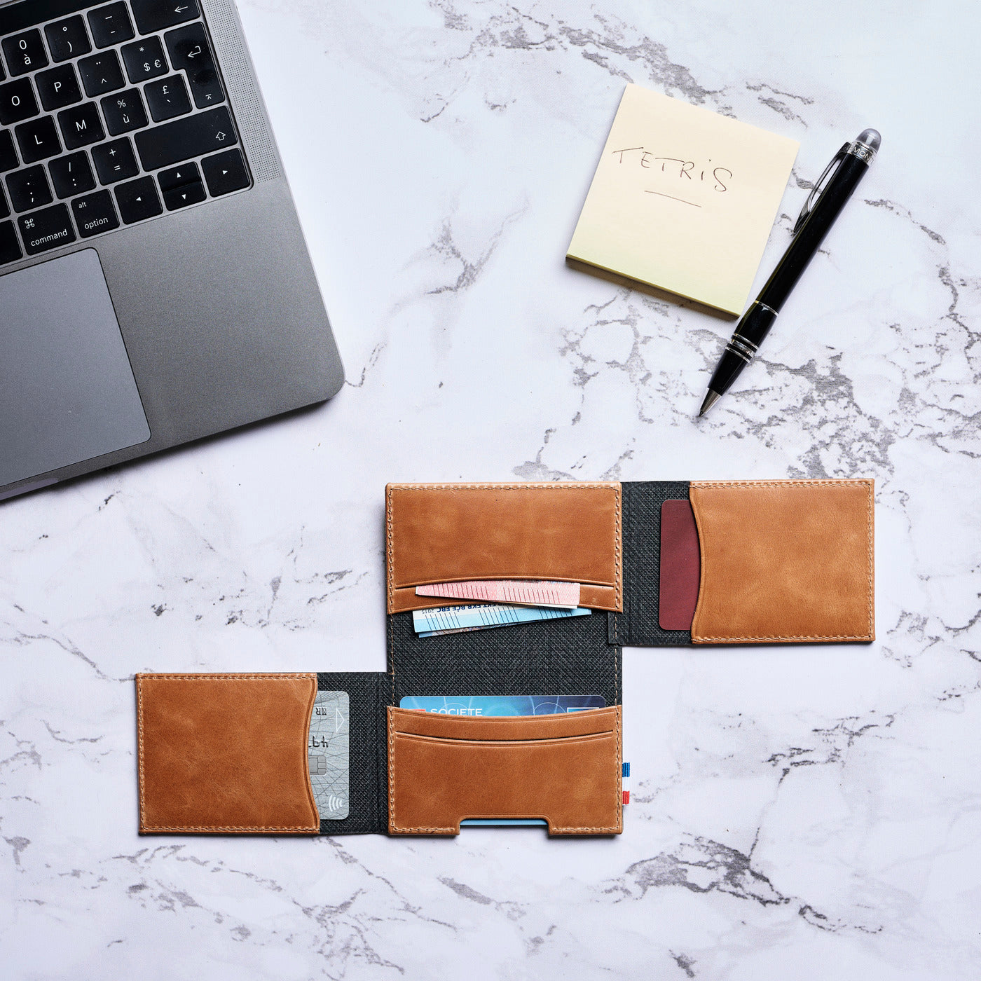 FRED - Porte-cartes folio 2 volets en cuir patiné - Cognac