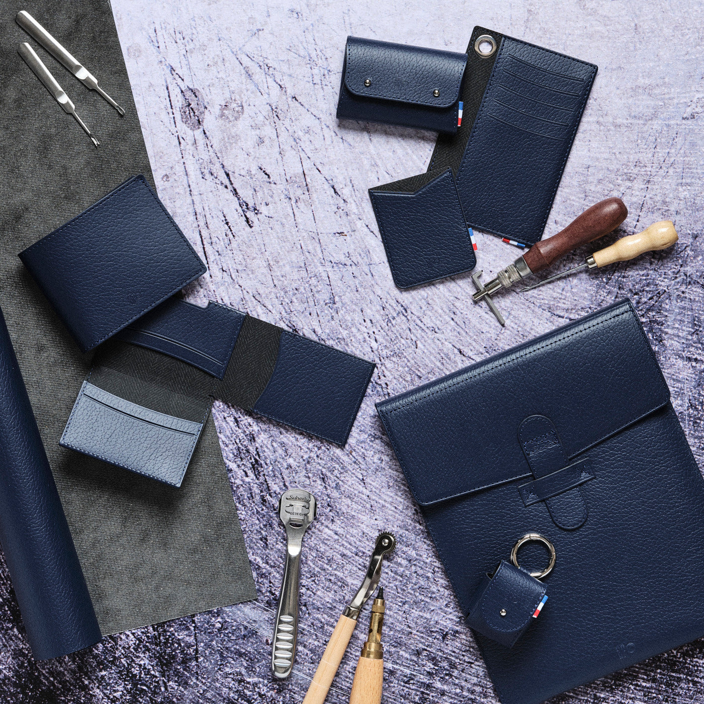 RAPH - Porte-cartes adhésif pour smartphone en cuir recyclé - Bleu