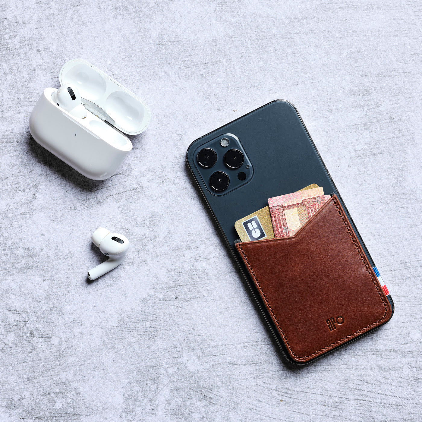 RAPH - Porte-cartes adhésif pour smartphone en cuir patiné - Chocolat