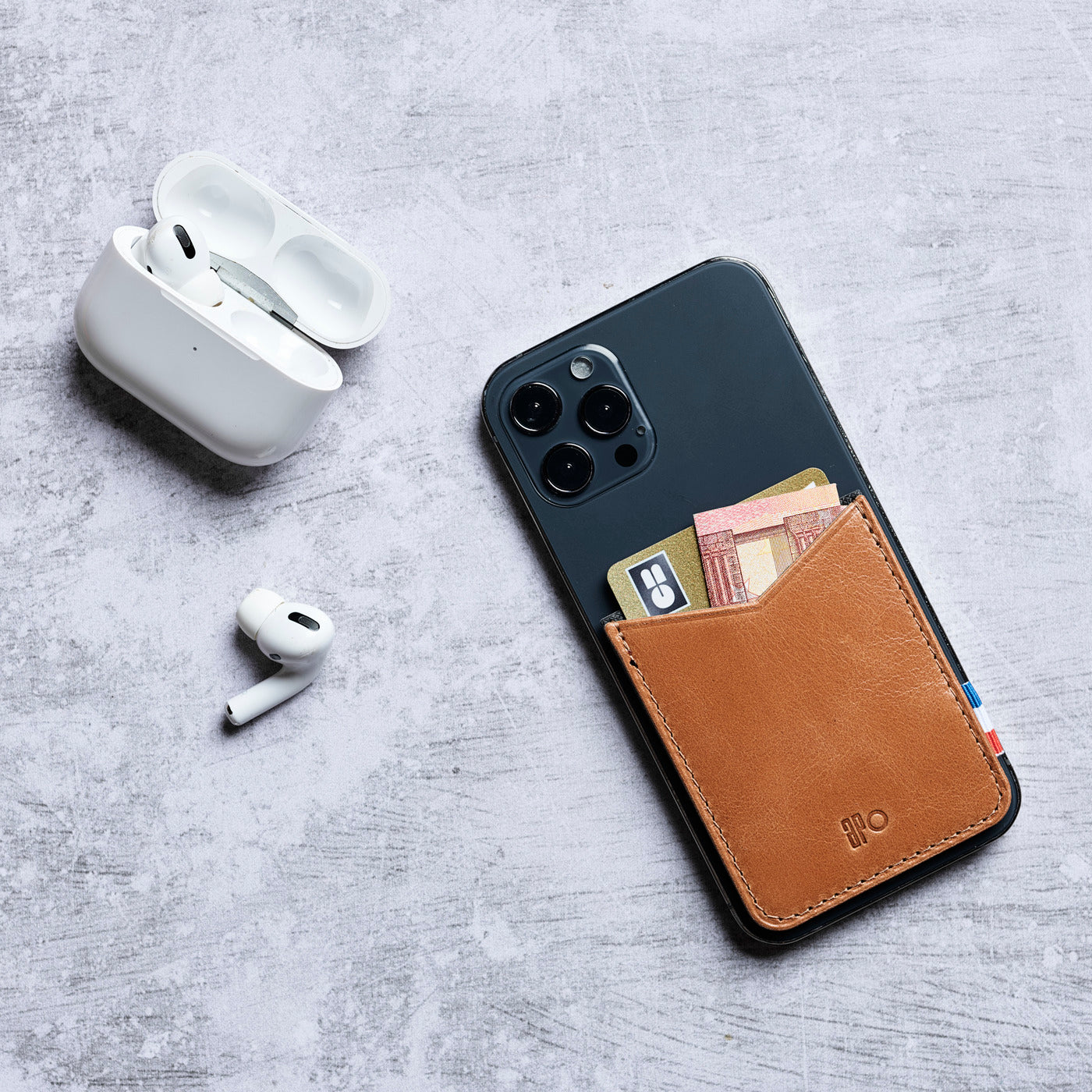 RAPH - Porte-cartes adhésif pour smartphone en cuir patiné - Cognac