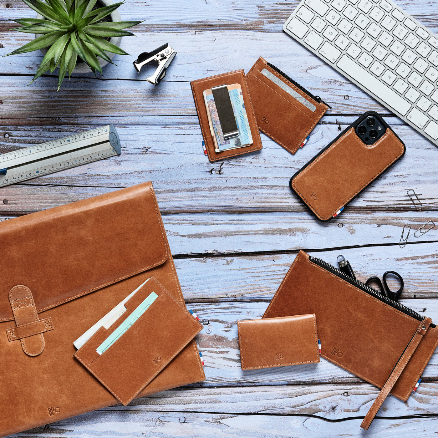 JON - Porte-papiers véhicule en cuir patiné - Cognac