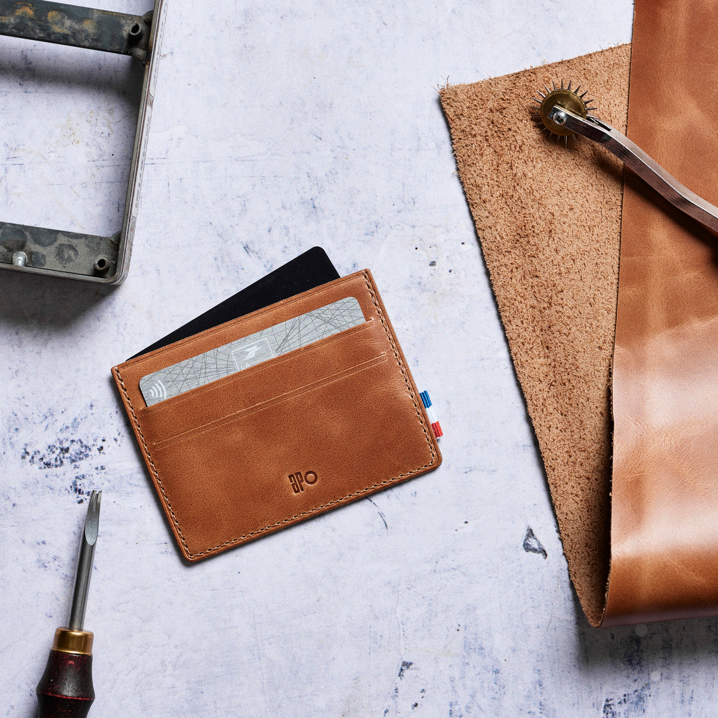 GUS - Porte-cartes horizontal en cuir patiné - Cognac