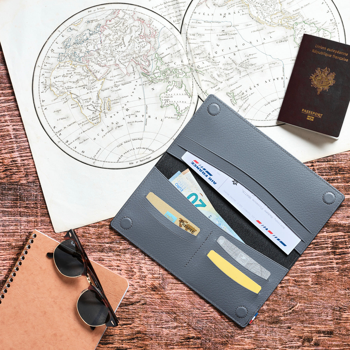 VIC - Portefeuille de voyage et porte-chéquier en cuir recyclé - Gris