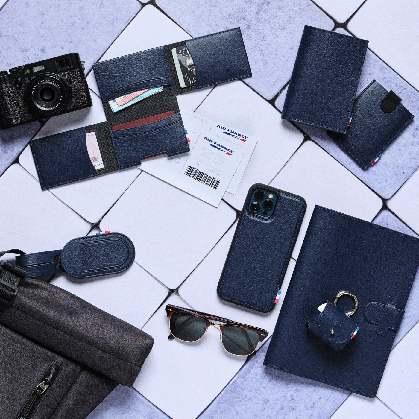 MAX - Portefeuille vertical en cuir recyclé - Bleu