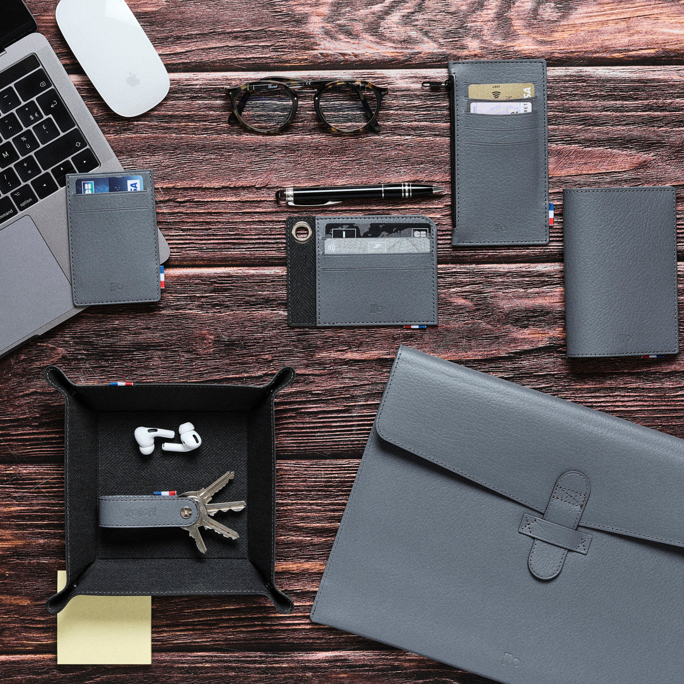 FAB - Porte-passeport en cuir recyclé - Gris