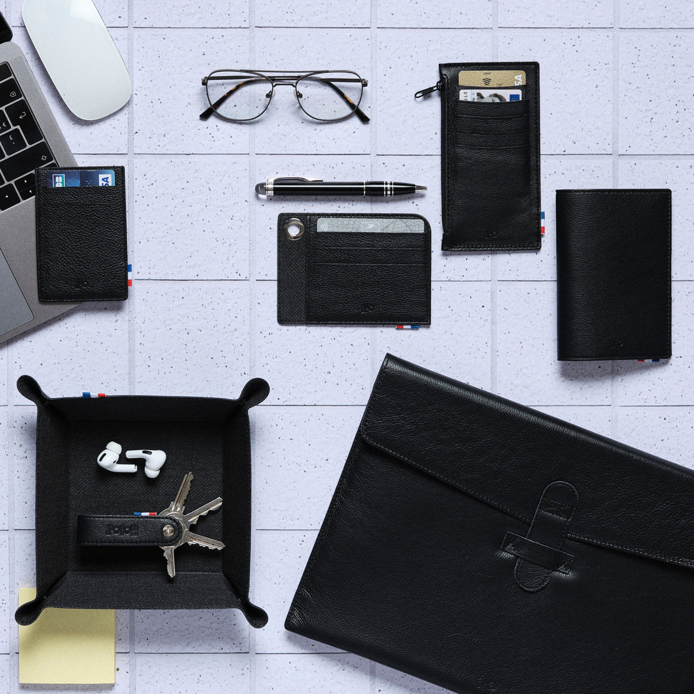 FAB - Porte-passeport en cuir grainé - noir