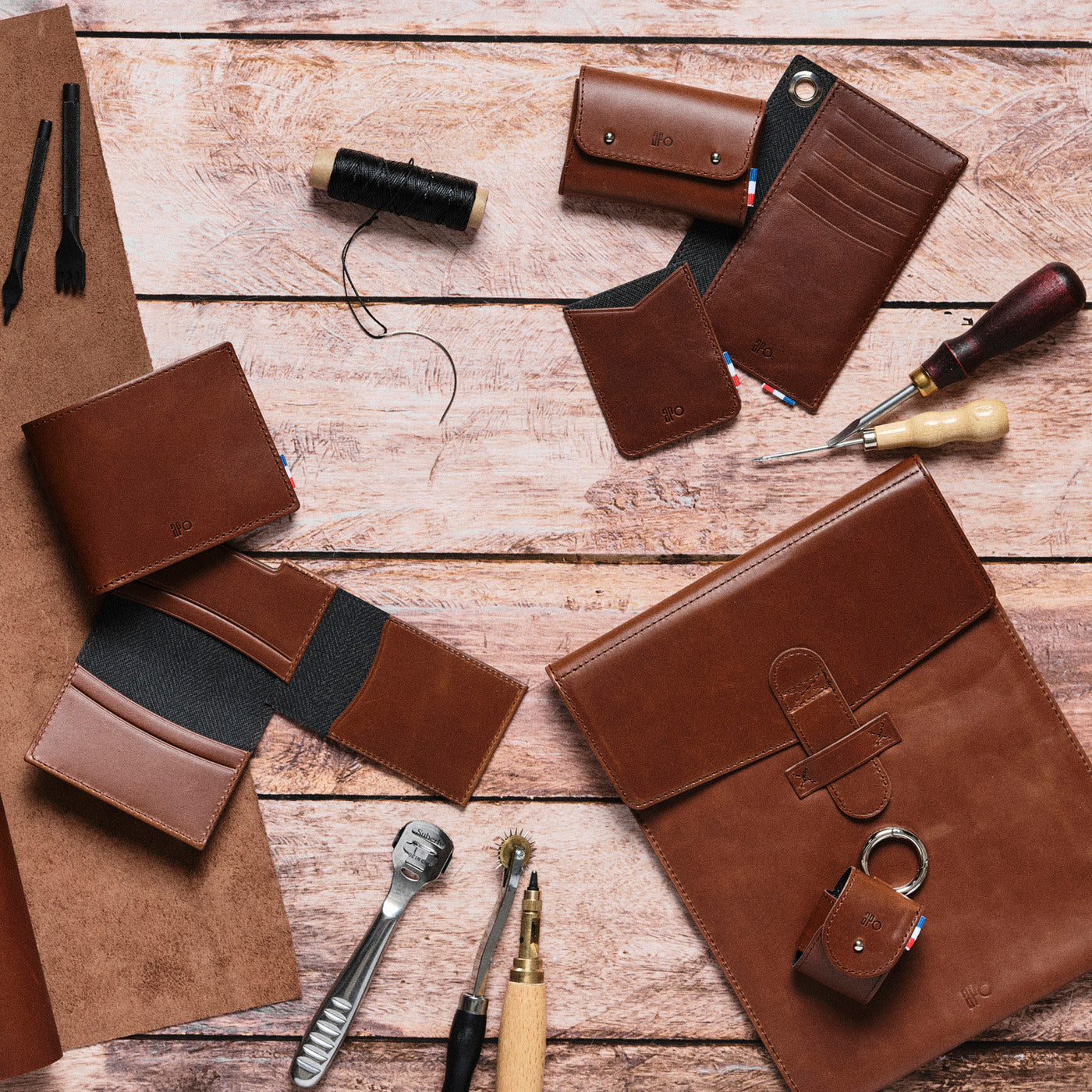 JOCE - Porte-cartes vertical à poche en cuir patiné - Chocolat