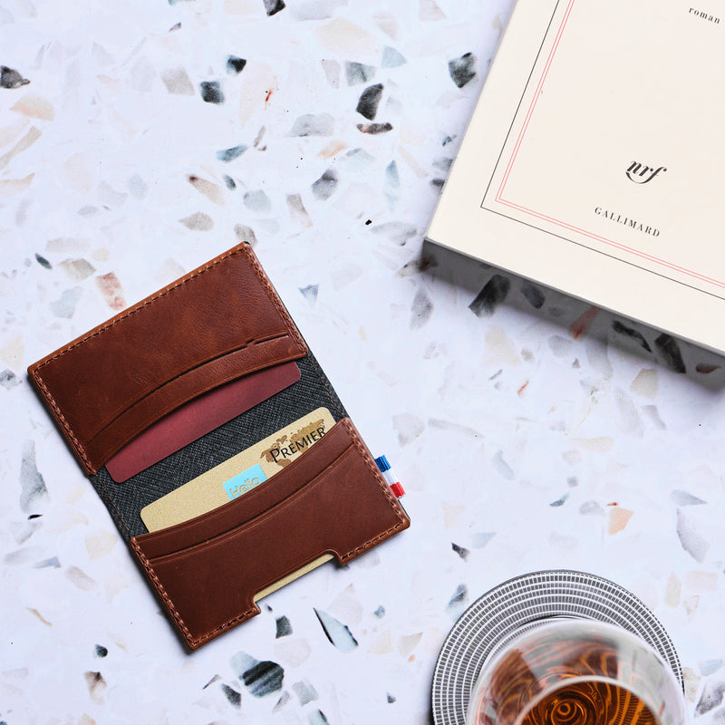 PAT - Porte-cartes folio en cuir patiné - Chocolat